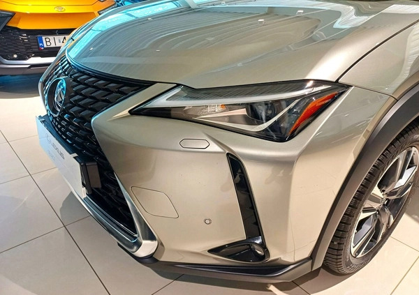Lexus UX cena 145000 przebieg: 73343, rok produkcji 2020 z Chodzież małe 254